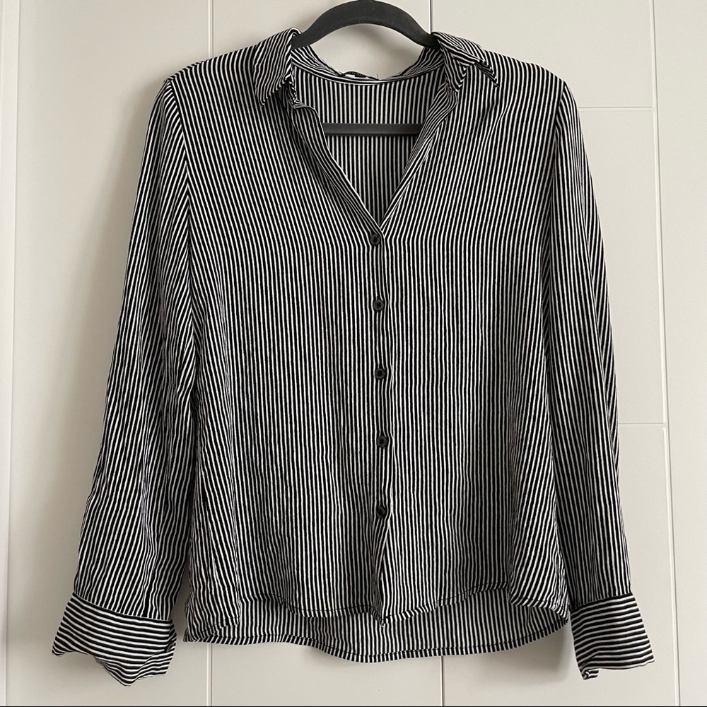 3/$45 Dynamite striped flowy Blosue
